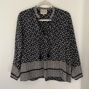 100% Silk. In great condition. Dark navy blue pattern.